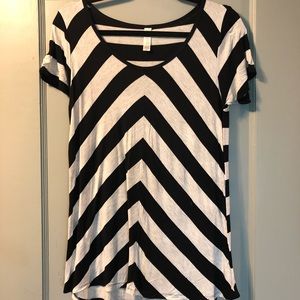 LuLaRoe “Classic” tee
